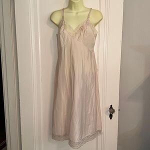Vintage‎ Corhan Noumair off white/cream nylon full slip with lace neckline & hem